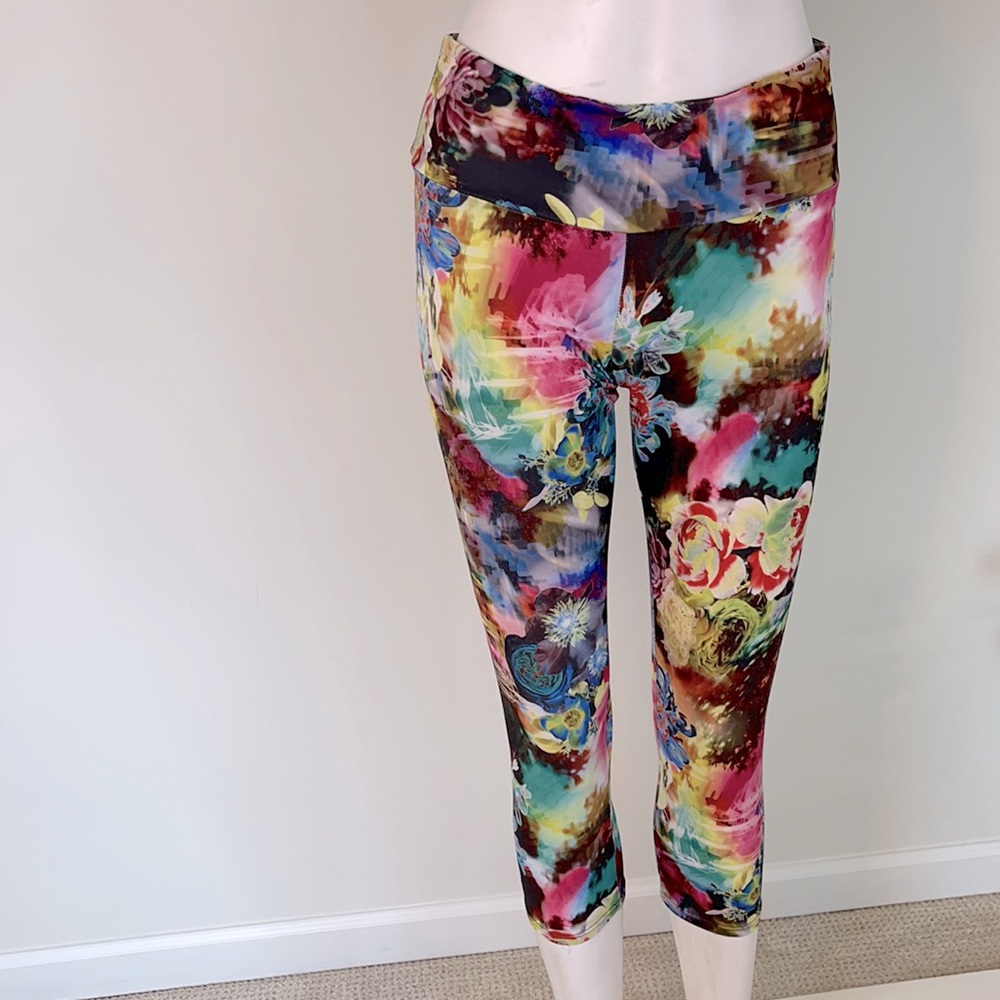 Onzie Capri Leggings. Size S/M